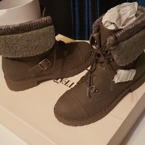 Girls boots